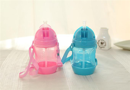愛(ài)嬰寶母嬰用品 一字口外出飲水杯 兒童旅游便攜式背帶水壺